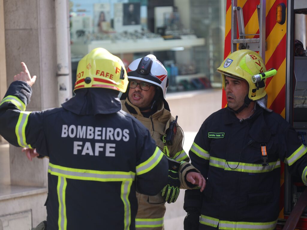 Incêndio deflagra em churrasqueira no centro de fafe 6 Incêndio deflagra em churrasqueira no centro de fafe