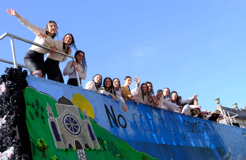 Estudantes celebram o "sonho" nas ruas de viana com lágrimas, cantorias e cerveja 31 Estudantes celebram o "sonho" nas ruas de viana com lágrimas, cantorias e cerveja