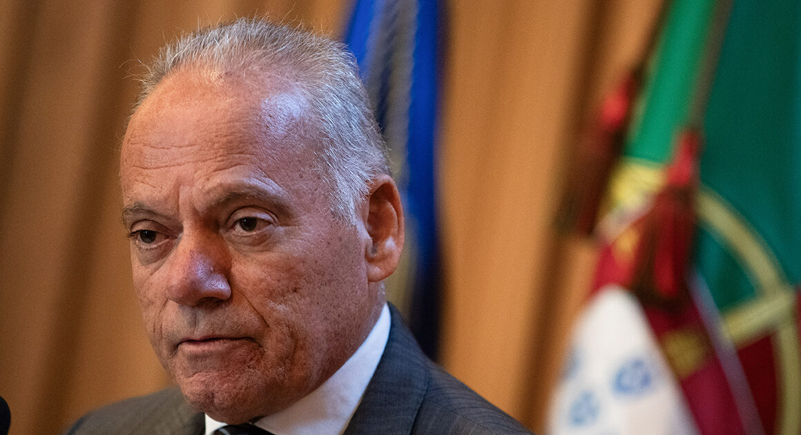 Pgr defende que não deve ser a vítima de violência doméstica a sair de casa
