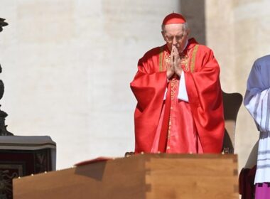 Cardeais iniciam votação de sucessor de francisco preocupados com unidade da igreja