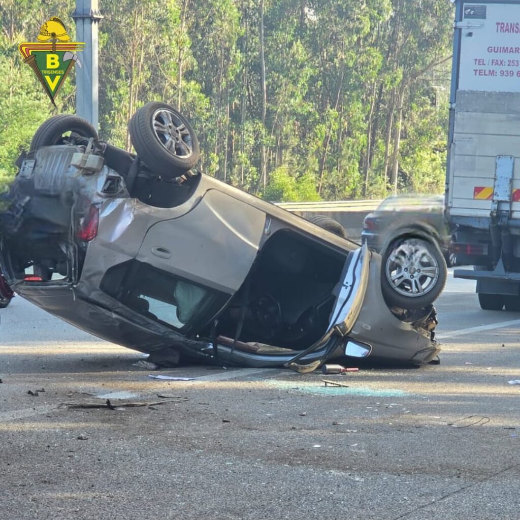 Mulher ferida em capotamento na a3 no sentido braga-porto 7 Mulher ferida em capotamento na a3 no sentido braga-porto