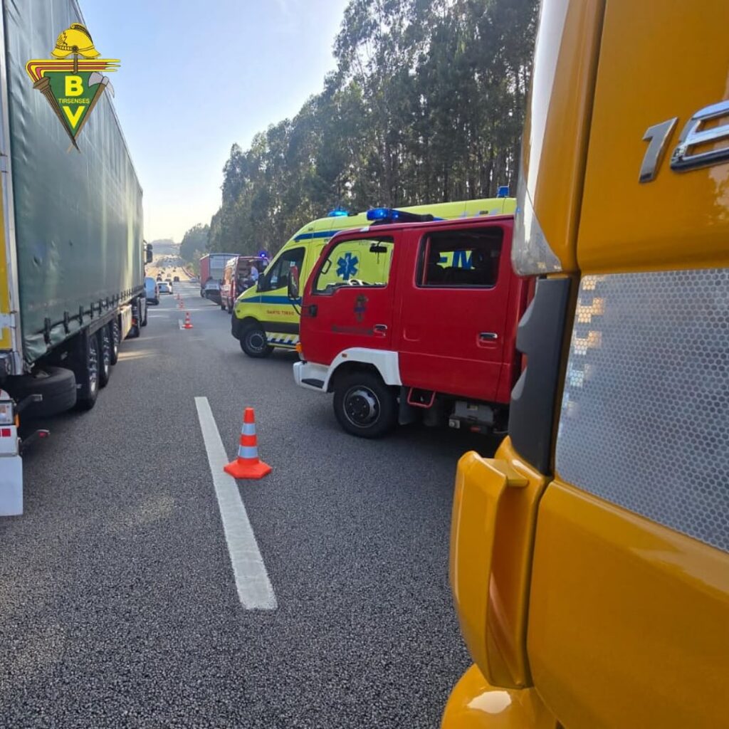 Mulher ferida em capotamento na a3 no sentido braga-porto 8 Mulher ferida em capotamento na a3 no sentido braga-porto