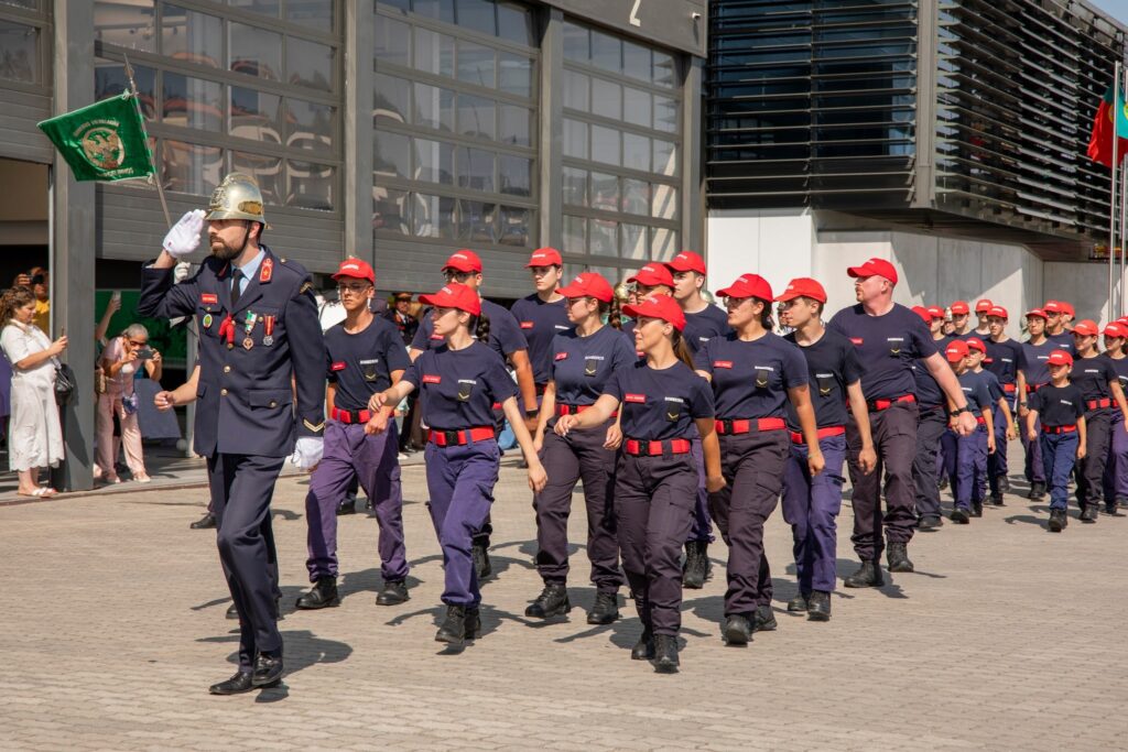 Bombeiros de barcelinhos celebram 104 anos com bênção de 4 novas viaturas 22 Bombeiros de barcelinhos celebram 104 anos com bênção de 4 novas viaturas