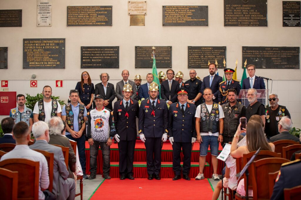 Bombeiros de barcelinhos celebram 104 anos com bênção de 4 novas viaturas 19 Bombeiros de barcelinhos celebram 104 anos com bênção de 4 novas viaturas