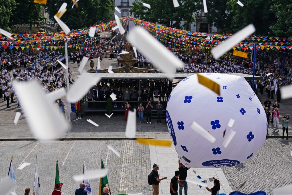 Largada de balão gigante dá tiro de partida para a noitada do s. João de braga 10 Largada de balão gigante dá tiro de partida para a noitada do s. João de braga