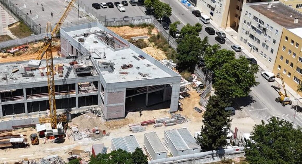 Colégio, centros de saúde e escolas. Empresa de famalicão com obras de 23 milhões em setúbal