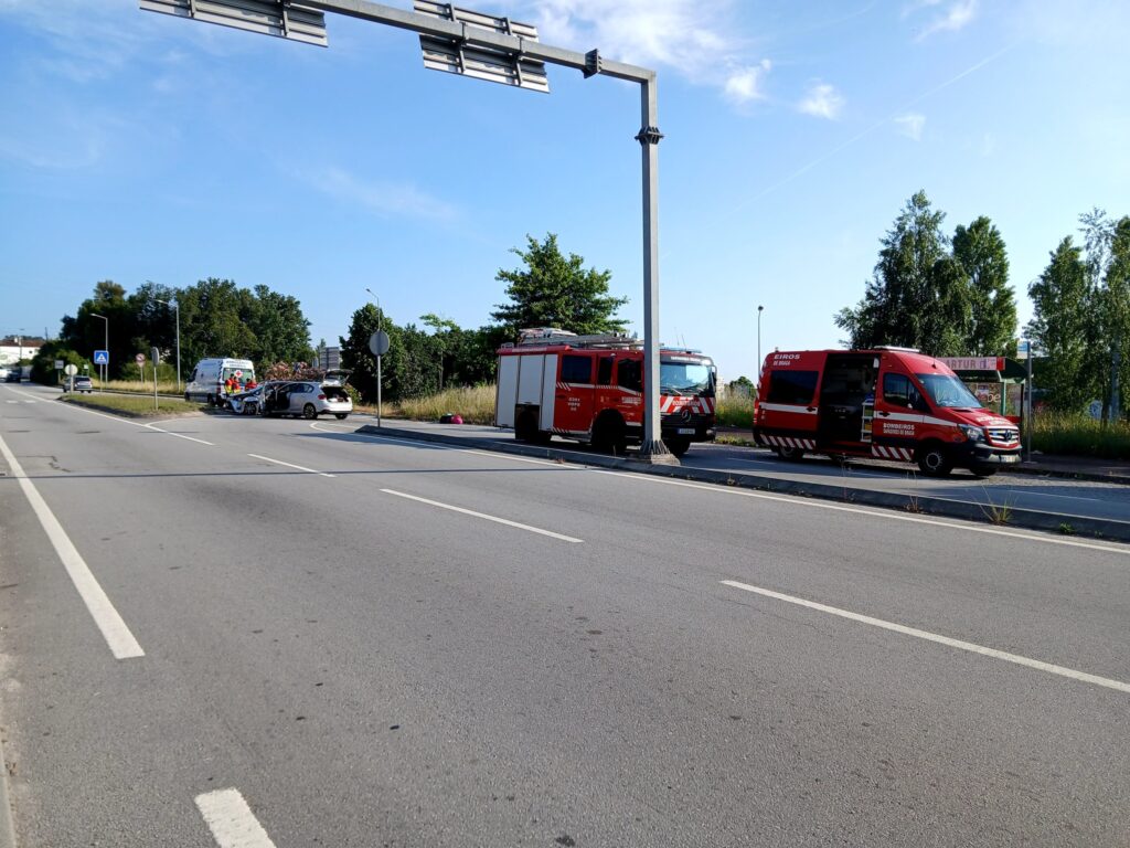 Dois feridos após colisão em braga no acesso ao nova arcada 6 Dois feridos após colisão em braga no acesso ao nova arcada