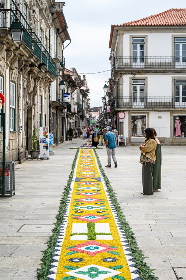Centenas embelezam ruas de viana do castelo com tapetes de flores 79 Centenas embelezam ruas de viana do castelo com tapetes de flores