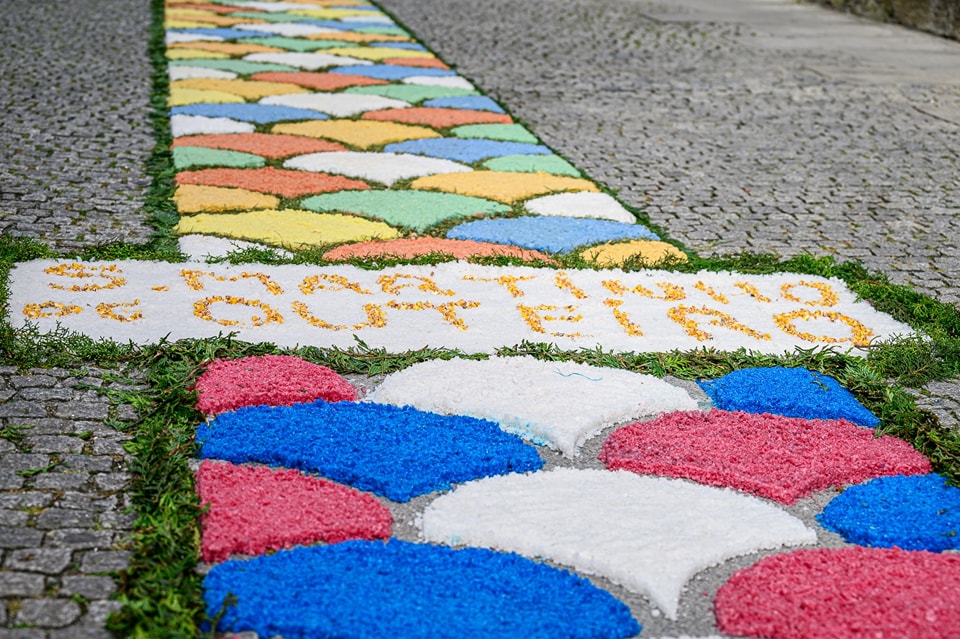 Centenas embelezam ruas de viana do castelo com tapetes de flores 69 Centenas embelezam ruas de viana do castelo com tapetes de flores