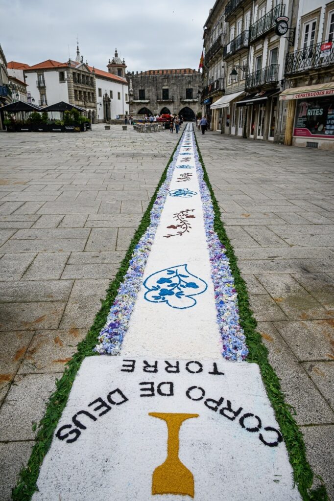 Centenas embelezam ruas de viana do castelo com tapetes de flores 68 Centenas embelezam ruas de viana do castelo com tapetes de flores