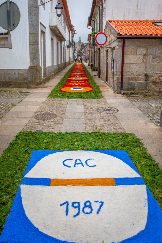 Tapetes floridos do corpo de deus deslumbram em caminha 74 Tapetes floridos do corpo de deus deslumbram em caminha