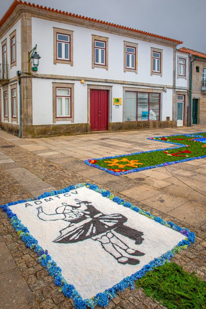 Tapetes floridos do corpo de deus deslumbram em caminha 71 Tapetes floridos do corpo de deus deslumbram em caminha