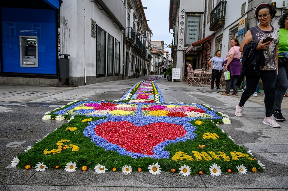 Centenas embelezam ruas de viana do castelo com tapetes de flores 55 Centenas embelezam ruas de viana do castelo com tapetes de flores