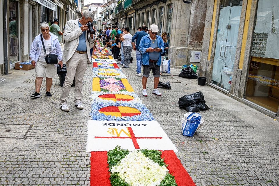 Centenas embelezam ruas de viana do castelo com tapetes de flores 47 Centenas embelezam ruas de viana do castelo com tapetes de flores