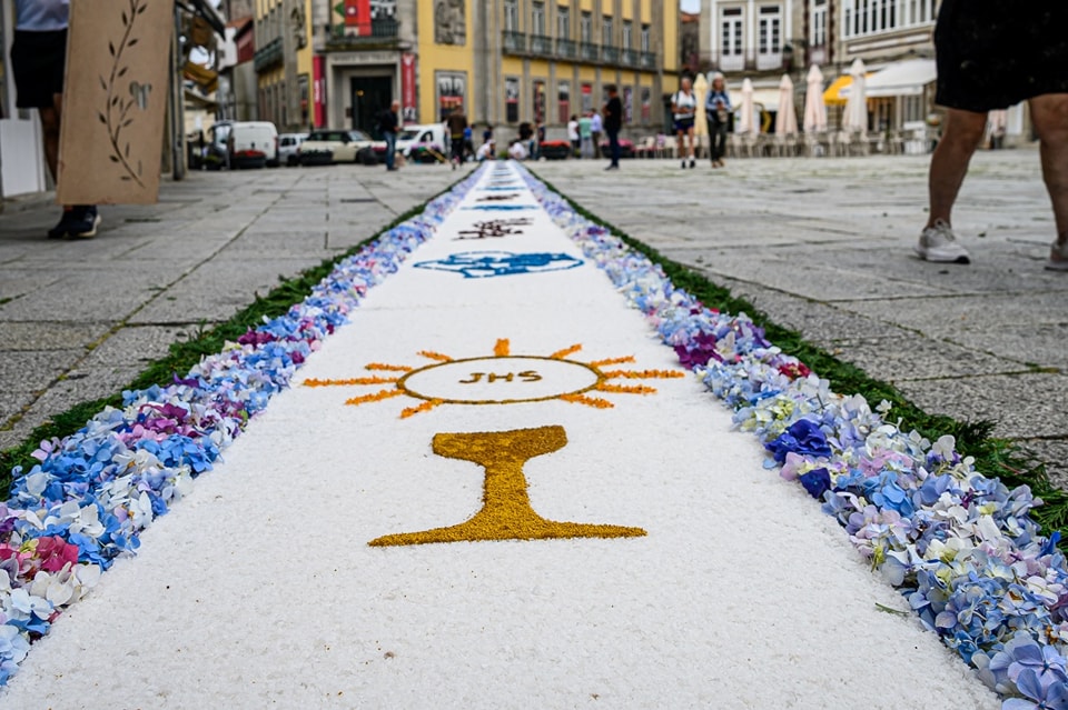 Centenas embelezam ruas de viana do castelo com tapetes de flores 45 Centenas embelezam ruas de viana do castelo com tapetes de flores