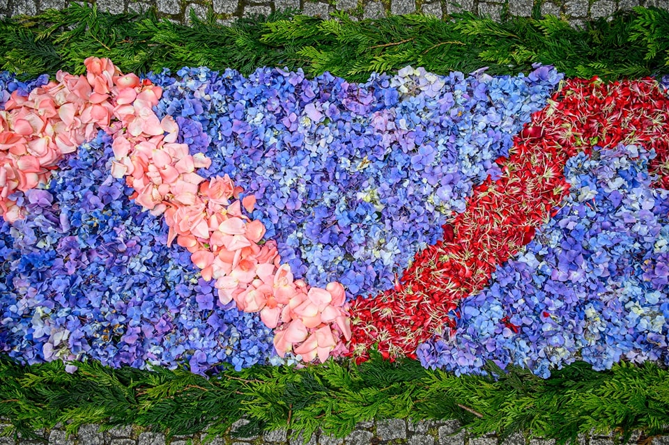 Centenas embelezam ruas de viana do castelo com tapetes de flores 43 Centenas embelezam ruas de viana do castelo com tapetes de flores