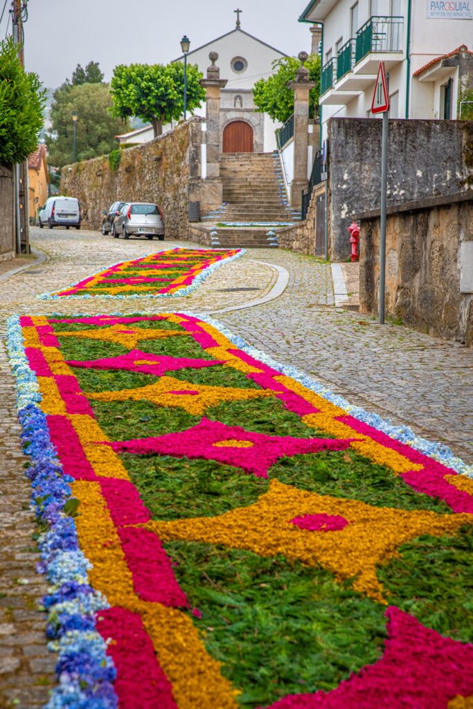 Tapetes floridos do corpo de deus deslumbram em caminha 55 Tapetes floridos do corpo de deus deslumbram em caminha
