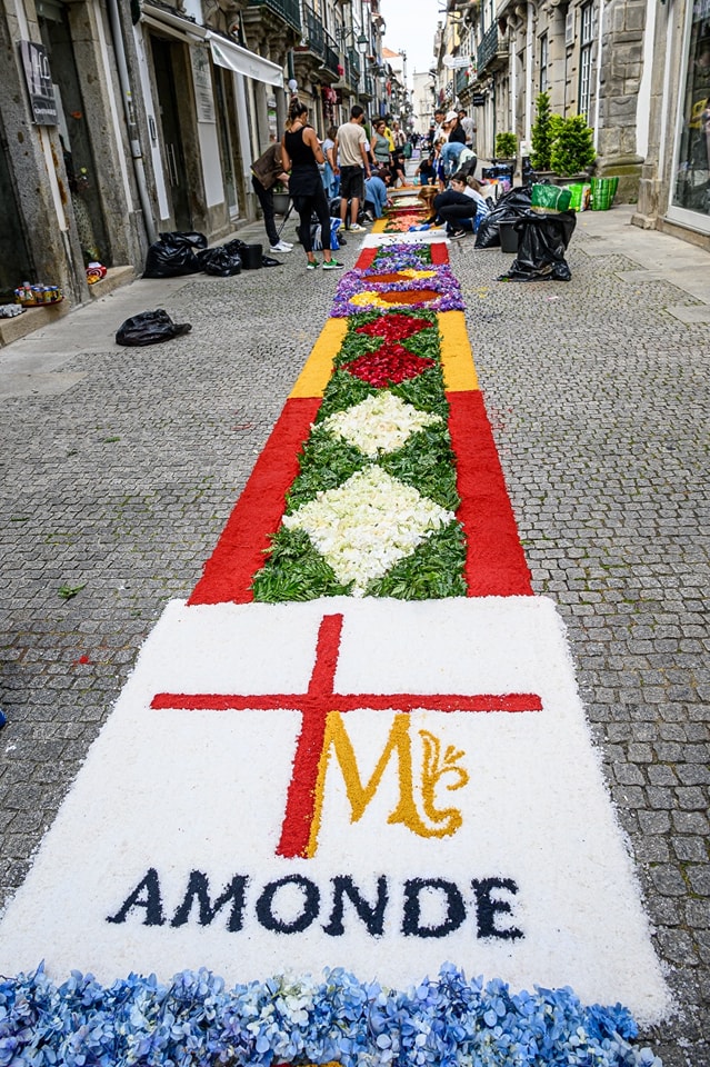 Centenas embelezam ruas de viana do castelo com tapetes de flores 41 Centenas embelezam ruas de viana do castelo com tapetes de flores