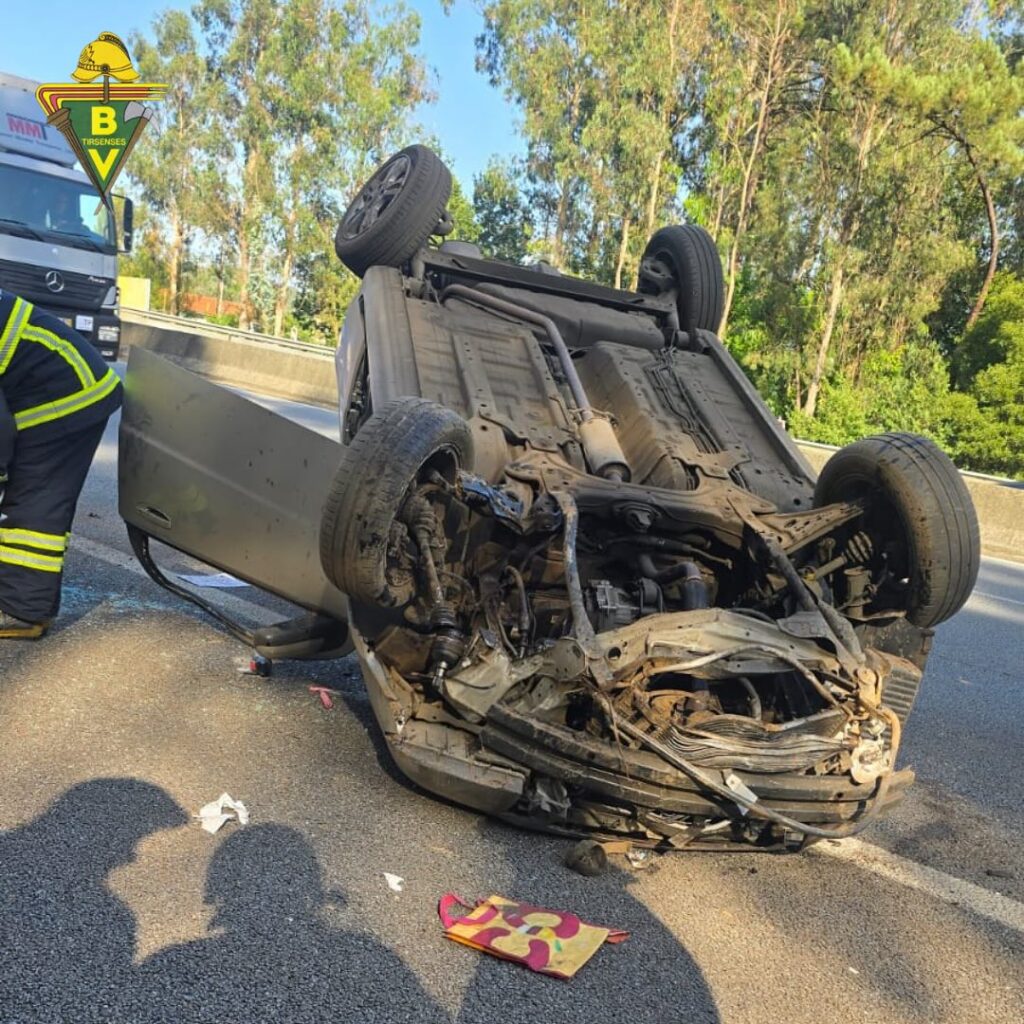 Mulher ferida em capotamento na a3 no sentido braga-porto 9 Mulher ferida em capotamento na a3 no sentido braga-porto