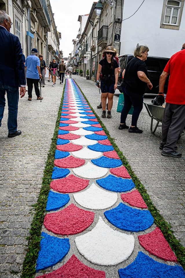 Centenas embelezam ruas de viana do castelo com tapetes de flores 20 Centenas embelezam ruas de viana do castelo com tapetes de flores