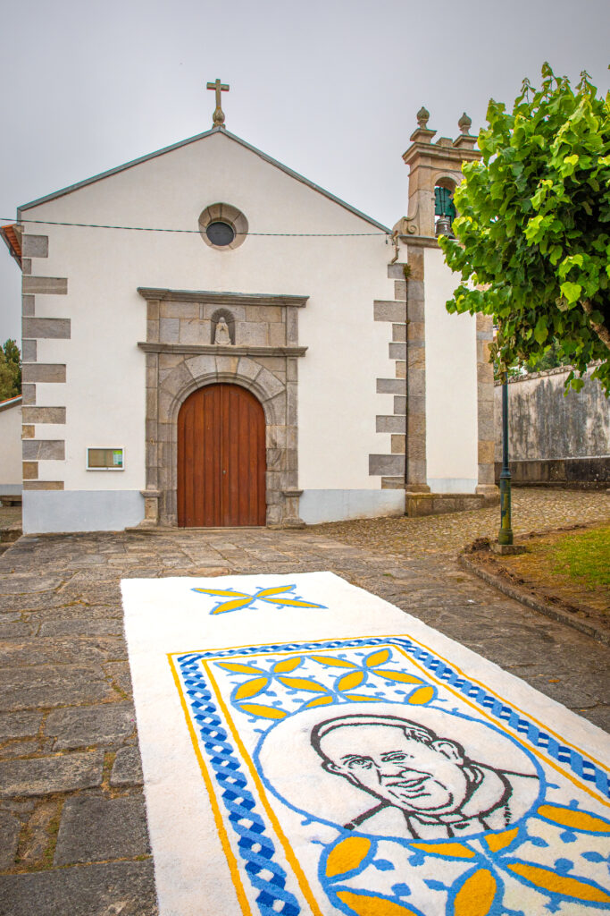 Tapetes floridos do corpo de deus deslumbram em caminha 15 Tapetes floridos do corpo de deus deslumbram em caminha