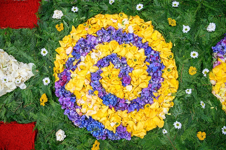 Centenas embelezam ruas de viana do castelo com tapetes de flores 11 Centenas embelezam ruas de viana do castelo com tapetes de flores