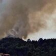 Mais de 50 bombeiros e dois meios aéreos combatem incêndio na póvoa de lanhoso