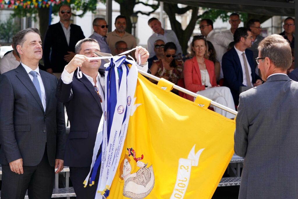Largada de balão gigante dá tiro de partida para a noitada do s. João de braga 44 Largada de balão gigante dá tiro de partida para a noitada do s. João de braga