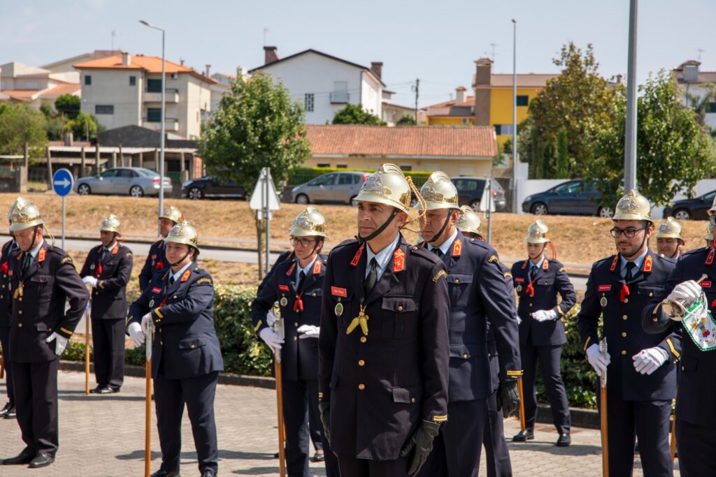Bombeiros de barcelinhos celebram 104 anos com bênção de 4 novas viaturas 11 Bombeiros de barcelinhos celebram 104 anos com bênção de 4 novas viaturas