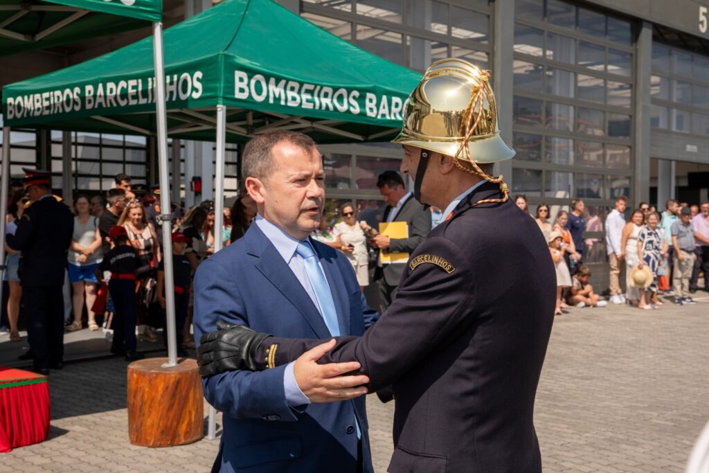 Bombeiros de barcelinhos celebram 104 anos com bênção de 4 novas viaturas 9 Bombeiros de barcelinhos celebram 104 anos com bênção de 4 novas viaturas