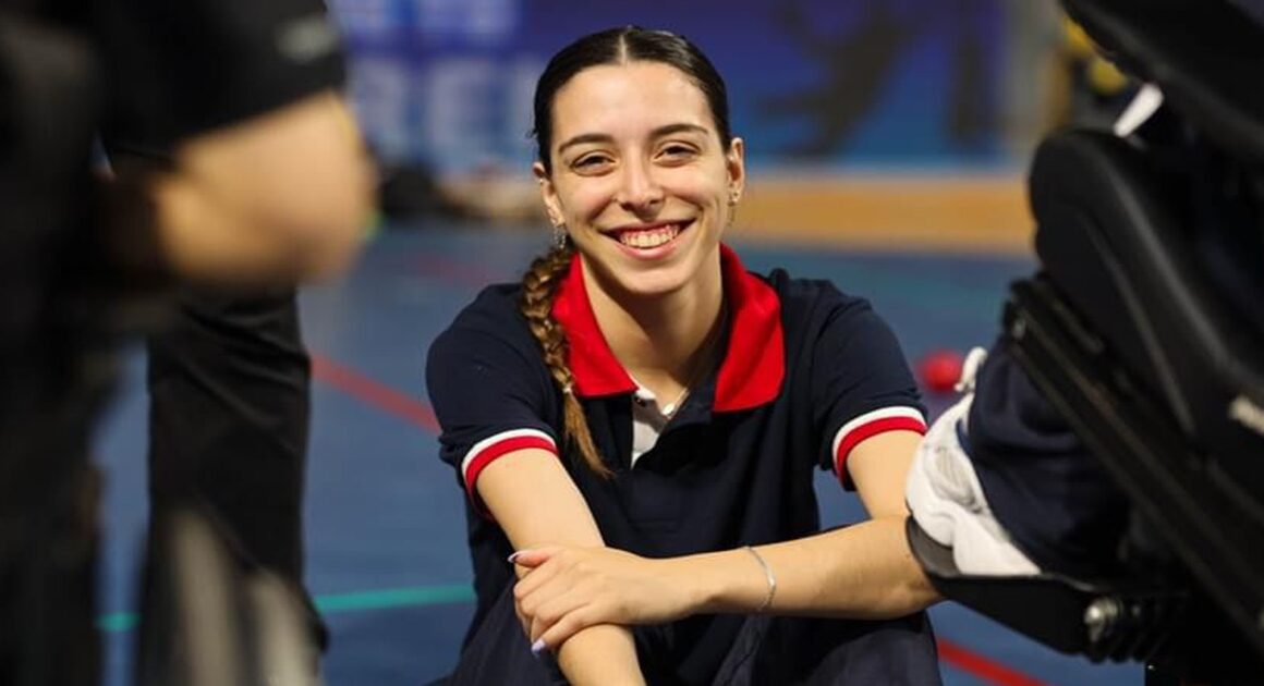 É de guimarães, estuda no politécnico de viana e já conquistou pódios internacionais de boccia