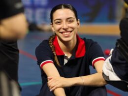 É de guimarães, estuda no politécnico de viana e já conquistou pódios internacionais de boccia