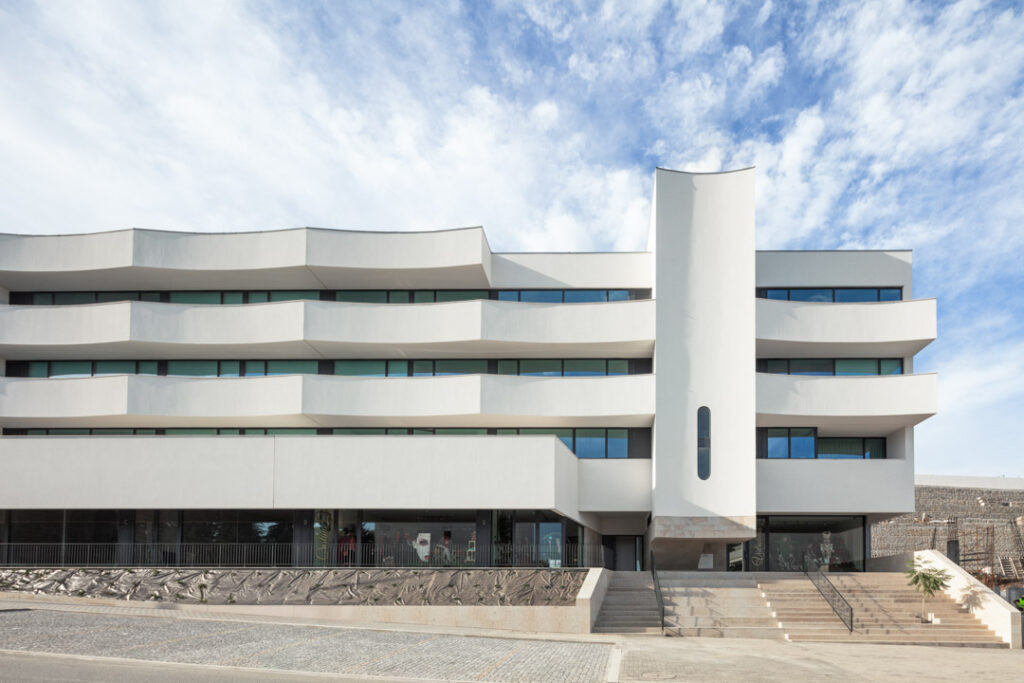 Ponte de lima: apartamentos com varandas onduladas ganham prémio internacional de arquitetura 11 Ponte de lima: apartamentos com varandas onduladas ganham prémio internacional de arquitetura