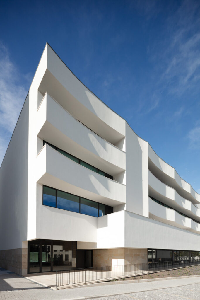 Ponte de lima: apartamentos com varandas onduladas ganham prémio internacional de arquitetura 12 Ponte de lima: apartamentos com varandas onduladas ganham prémio internacional de arquitetura