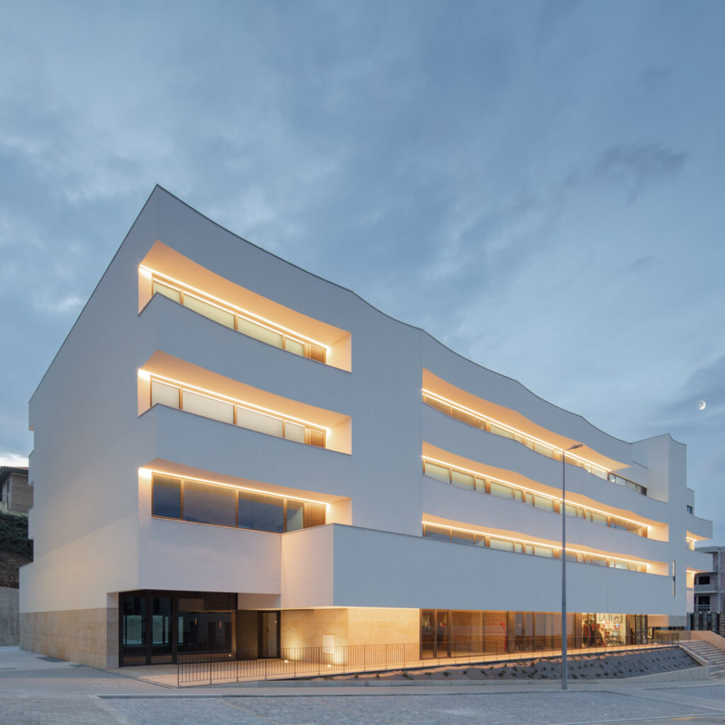 Ponte de lima: apartamentos com varandas onduladas ganham prémio internacional de arquitetura 23 Ponte de lima: apartamentos com varandas onduladas ganham prémio internacional de arquitetura