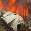 Comboio intercidades abalroa camião. Mais de 140 bombeiros combatem chamas