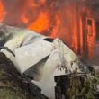País - comboio intercidades abalroa camião. Mais de 140 bombeiros combatem chamas