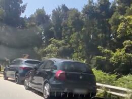 Vídeo mostra quase uma centena de carros mal estacionados junto a lagoa em viana
