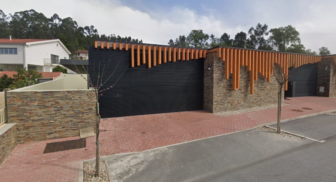 'villa' de luxo em braga e mercedes gle em famalicão entre os leilões do estado para julho