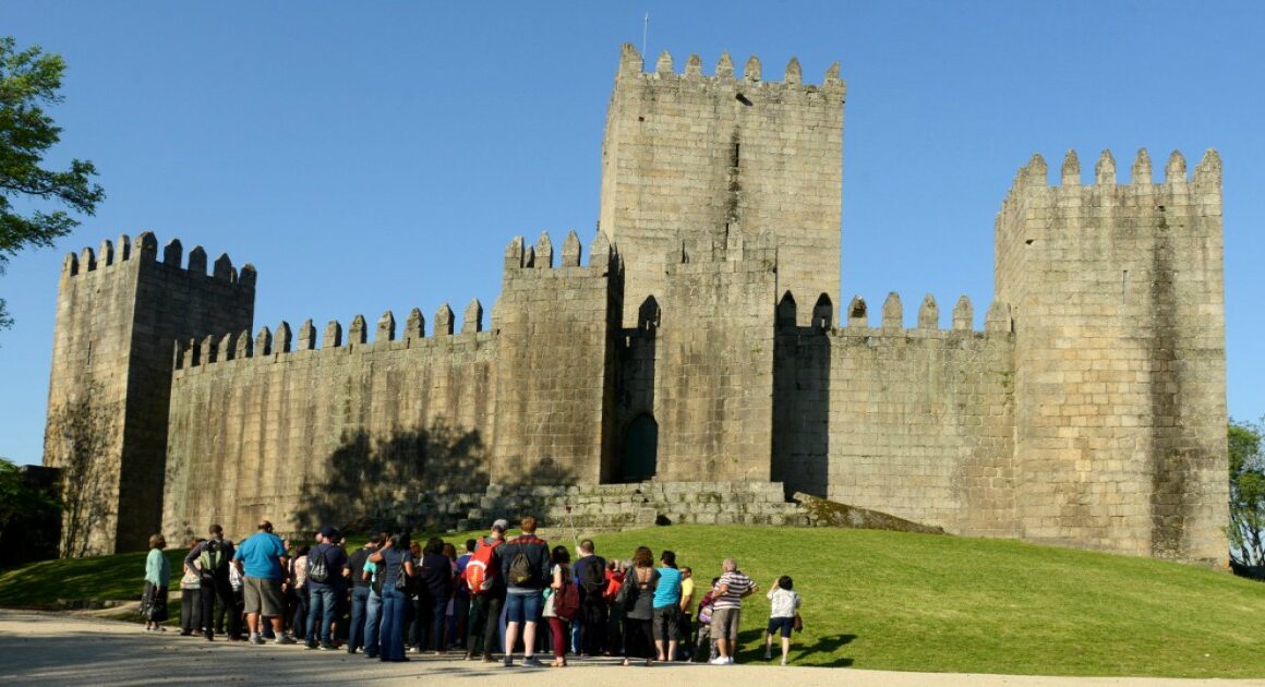 Guimarães: castelo e paço dos duques encerrados a 24 de junho
