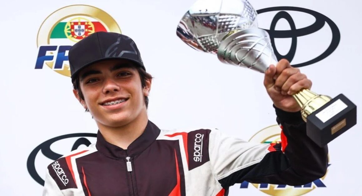 Kiko macedo, jovem piloto de braga, segundo em prova de fórmula 3 em frança