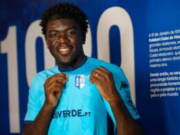 Vizela contrata médio giovani bamba