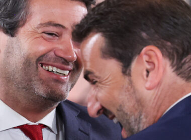 Ventura anuncia "princípio de acordo" entre chega e ad