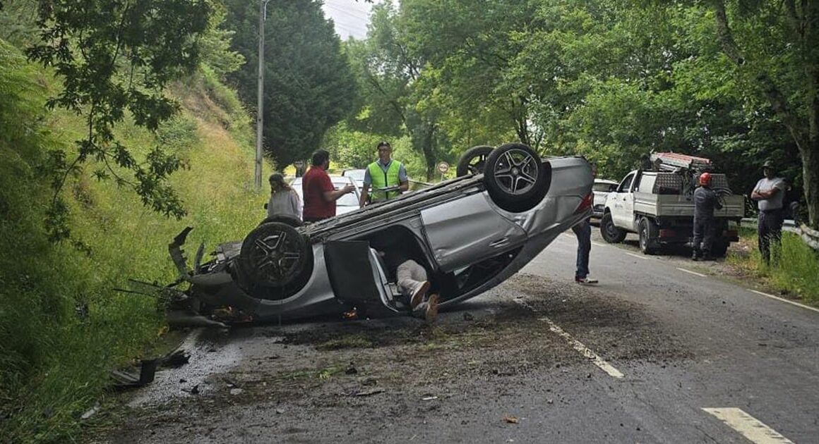 Escapa ileso de aparatoso despiste seguido de capotamento em vieira do minho
