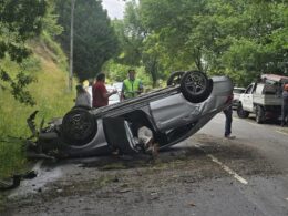 Escapa ileso de aparatoso despiste seguido de capotamento em vieira do minho
