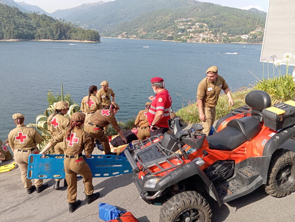 Simulacro da cruz vermelha com choque entre moto 4 e bicicleta no gerês 6 Simulacro da cruz vermelha com choque entre moto 4 e bicicleta no gerês