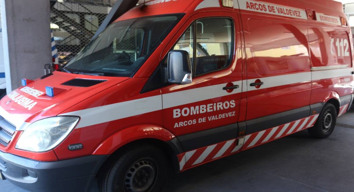 Dois jovens em estado grave após despiste em arcos de valdevez
