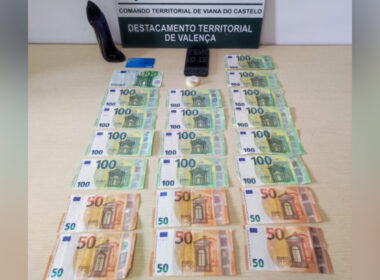 Mulher furta 1. 800 euros, anel de ouro e par de sapatos de uma casa em monção
