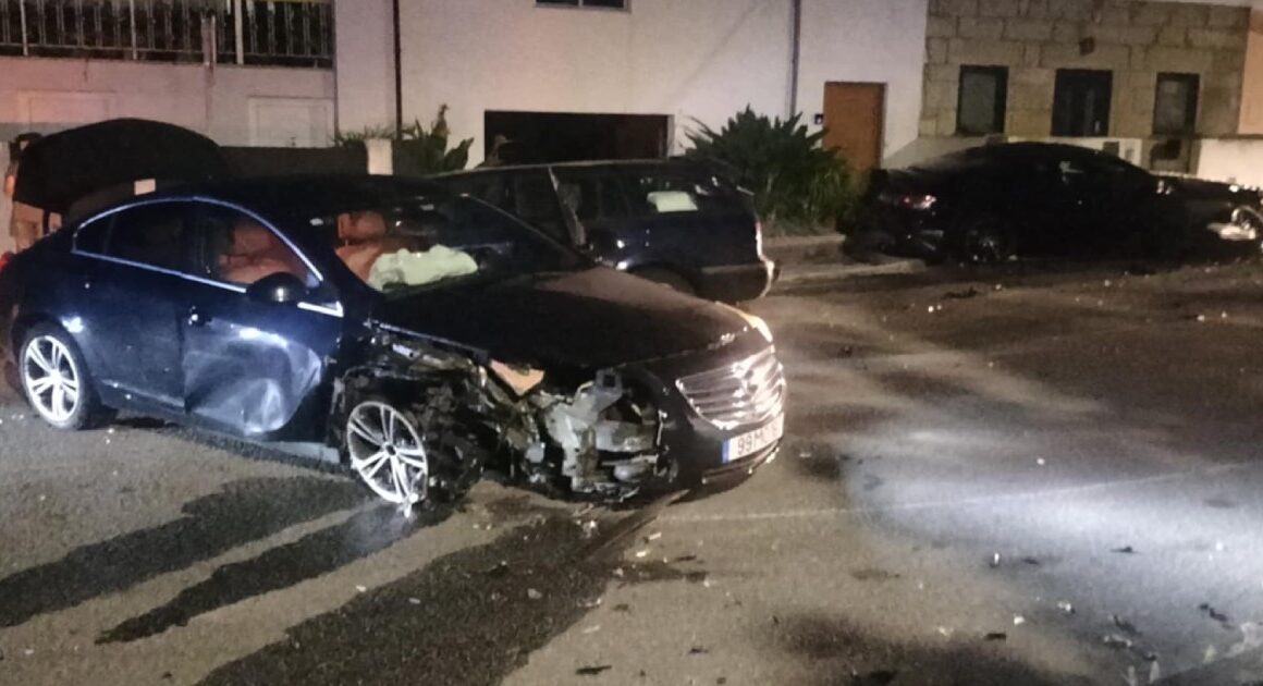 Violenta colisão entre três carros em barcelos
