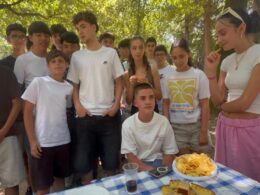 A surpresa do josé foi uma playstation 5. Amigos ajudam na recuperação de atropelamento em braga